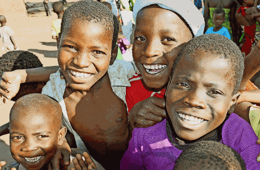 Lachen trotz schwieriger Bedingungen: Kinder - wie hier im Dorf Sekara - sind die Zukunft Malawis. Foto: Monika Hippe