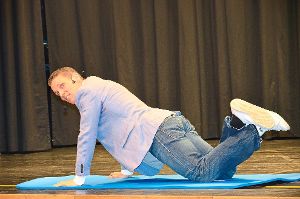 Entertainer und Ernährungsexperte Patric Heizmann gab seinem Publikum mit viel Humor gute Tipps zum gutem und gesundem Essen.  Foto: Kaletta Foto: Schwarzwälder-Bote