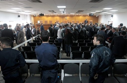 Die Partei Goldene Morgenröthe steht in Athen vor Gericht. Der Prozess wurde am Montag allerdings gleich wieder vertagt. Foto: ANA-MPA
