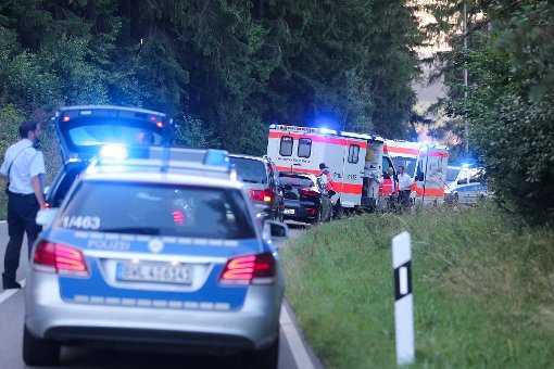 Am Montagabend sind bei einem Unfall auf der K 7168 zwischen Zimmern unter der Burg und Schömberg zwei Frauen schwer verletzt worden. (symbolfoto) Foto: Eich