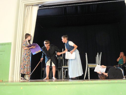 Die Darsteller des Freien Theaters Bad Liebenzell probten fleißig und hatten eine Menge Spaß. Foto: Schillaci Foto: Schwarzwälder-Bote