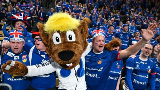 Die isländischen Fans machen bei der EM in Deutschland ordentlich Stimmung. Foto: dpa/Sven Hoppe