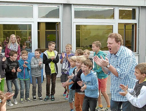 Voller Vorfreude auf fünf spannende Tage läuteten Kinder und Betreuer gestern die Ferienspiele in Jungingen ein. Foto: Maute Foto: Schwarzwälder-Bote