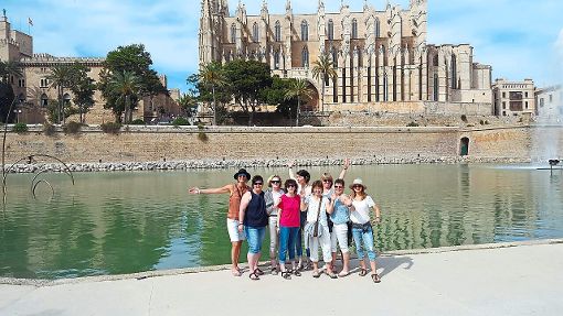 Die Rennhennen besuchten Mallorca und seine Wahrzeichen, wie zum Beispiel die Kathedrale La Seu.   Foto: Rennhennen Foto: Schwarzwälder-Bote