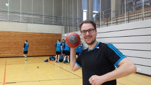 Nils übt sich im Handball-Torwurf