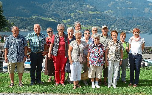 Nur ein Teil der Jahrgänger versammelte sich zu diesem Gruppenfoto. Die hochsommerlichen Temperaturen in der Schweiz veranlassten zum Beispiel einige Jahrgänger, auf eine längere Stadtführung in Vaduz (Liechtenstein) zu verzichten.  Foto: Hezel Foto: Schwarzwälder-Bote