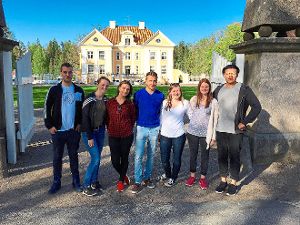Die Teilnehmer des Erasmus plus-Projekts unternahmen  in Estland einen  Ausflug zu Gut Palmse.  Foto: Schule Foto: Schwarzwälder-Bote