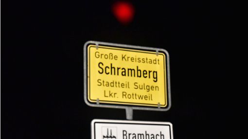 Ein Hubschrauber der Polizei Baden-Württemberg war in der Nacht zum Montag im Bereich Schramberg im Einsatz. Foto: Wegner