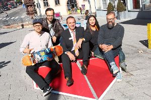 Haben eine Crowdfundingaktion für einen Skatepark für den Rollbrett-Verein gestartet (von links) Robert Hak, Dominik Barucha, Henry Rauner, Yasemin Lux und Harald Sailer. Foto: Schulz Foto: Schwarzwälder-Bote