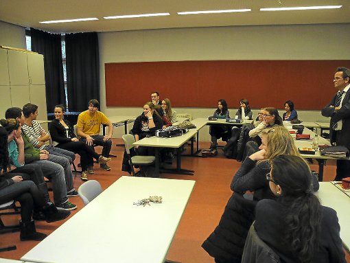 Gruppendiskussion ist Teil eines so genannten Assessment Centers  Foto: Schnekenburger Foto: Schwarzwälder-Bote