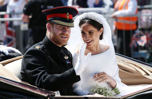 Das Brautpaar bei der Kutschfahrt durch Windsor: Herzogin Meghan und Prinz Harry an ihrem Hochzeitstag Foto: imago/i-Images/Pool