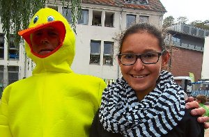 Ria Kalmbach gewann den ersten Preis beim Entenrennen der Bürgerstiftung Calw.   Foto:  Bürgerstiftung