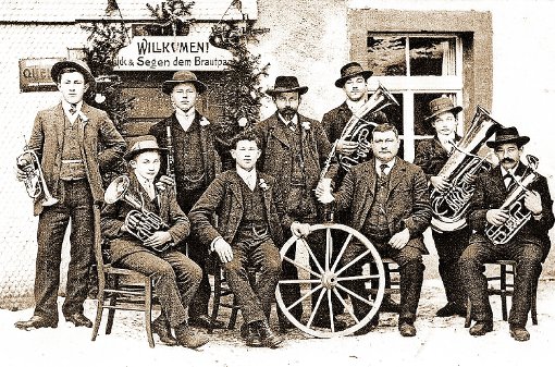 Die Gründungsväter des Musikvereins Gremmelsbach vor dem Gasthaus Pflug. Foto: Archiv Foto: Schwarzwälder-Bote