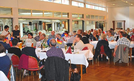 Ein gemeinsames Abendessen im Kurhaus Bad Liebenzell erleichterte die ersten Kontakte zwischen den französischen Gästen und ihren deutschen Gastgebern. Foto: Fisel Foto: Schwarzwälder-Bote