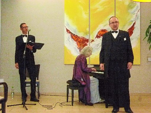 Das Rosenau-Trio begeisterte sein Publikum auch im Seniorenzentrum Torgasse.  Foto: Vollmer Foto: Schwarzwälder-Bote