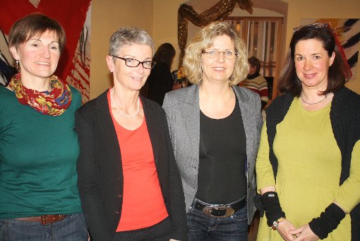 Die neuen Vorstandsmitglieder von Frauen helfen Frauen + Auswege (von links): Heike Boetzel, Theresia Dreischulte-Klos, Petra Wagner und Birgit Harder zeigen viel Engagement bei ihrer Arbeit.  Foto: Schmidt