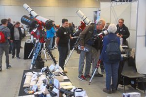 Auch bei der 13. Astronomiemesse war das Interesse der Besucher groß. Fotos: Schimkat Foto: Schwarzwälder-Bote