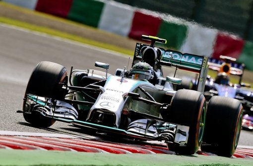 Mercedes-Pilot Nico Rosberg hat sich die Pole Position in Suzuka gesichert. Foto: dpa