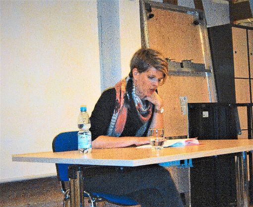 Ann-Kathrin Eckardt  berichtete sehr authentisch  über ihre Erfahrungen in der Flüchtlingshilfe.   Foto: Stöß Foto: Schwarzwälder-Bote