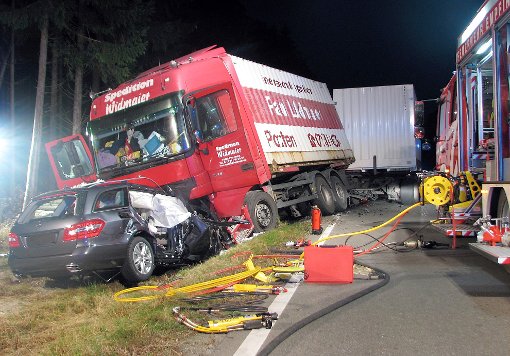 Kollision mit verheerenden Folgen: Keine Überlebenschance hatten die beiden Mercedes-Insassen. Foto: Fechter Foto: Schwarzwälder-Bote