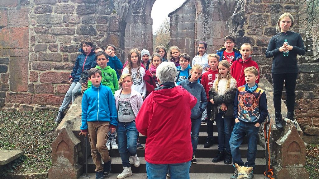 Calw: Schüler besuchen Kloster und singen vor der Marienkapelle