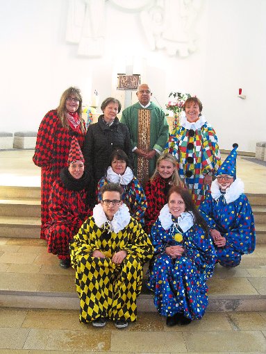 Verkleidet in die Narrenmesse: Der Aufforderung des Liturgieteams kamen viele Wilf­linger nach. Foto: Muschal Foto: Schwarzwälder-Bote