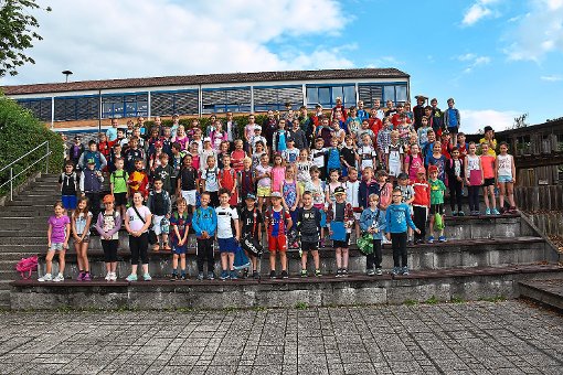 Die Klassen zwei bis vier beteiligten sich an den Sommerbundesjugendspielen an der Grundschule Empfingen. Fotos: Baiker Foto: Schwarzwälder-Bote