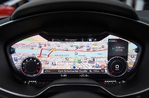 Tacho, Tankanzeige und Navi auf einem Bildschirm: Das Autocockpit wird immer multimedialer Foto: Audi