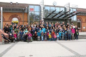 Freude über einen tollen Ausflug nach Konstanz:  Auszubildende  der Deutschen Bahn haben im Rahmen eines Sozialprojekts einen Auslug für  80 Rehateilnehmer der Nachsorgeklinik    Tannheim organisiert und ihnen ein unvergessliches Erlebnis bereitet.  Foto: Janz Foto: Schwarzwälder-Bote