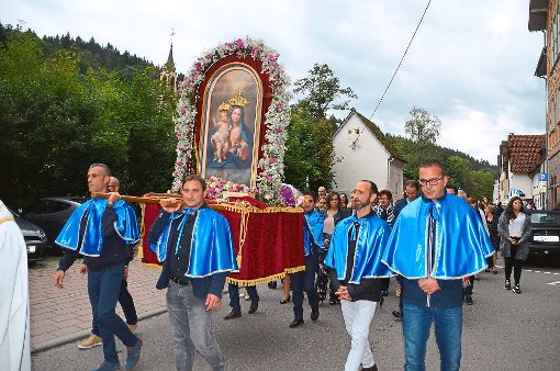 Die Calwer italienisch-katholische Gemeinde feierte das Madonnenfest mit einer Prozession Foto: Bausch Foto: Schwarzwälder-Bote