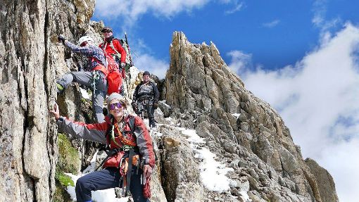 Das Abseilen am steilen Hang erforderte viel Konzentration von den Alpinisten. Foto: Jansen Foto: Schwarzwälder-Bote