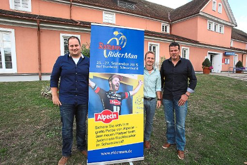 Laden zum Riderman ein (von links): Daniel Limberger und  Markus Spettel von der Kur und Bäder GmbH sowie Rik Sauser vom Sauser Sport- und Event-Management. Foto: Reutter Foto: Schwarzwälder-Bote