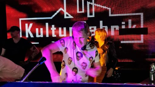 Nach seinem Auftritt in Tuttlingen legte Comedian Oliver Pocher in der Kulturfabrik Albstadt als DJ auf. Foto: Carmen Soudani