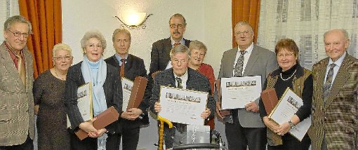 Langjährige Mitglieder ehrte gestern der CDU-Stadtverband Donaueschingen mit einer Urkunde und einem Weinpräsent. Foto: Filipp Foto: Schwarzwälder-Bote