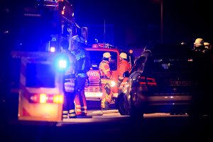 Ein 76-jähriger Mann ist bei einer Verpuffung am Donnerstagabend in einem Wohnhaus in der Geislinger Lindenstraße leicht verletzt worden. (Symbolfoto) Foto: Eich