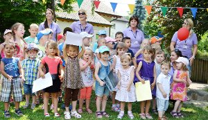 Die Kindergartenkinder begrüßten die Gäste mit einem Lied. Fotos: Siegmeier Foto: Schwarzwälder-Bote