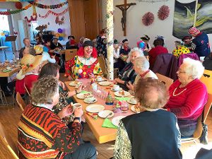 Gute Stimmung herrscht bei der Seniorenfasnet im katholischen Gemeindehaus. Foto: Kirchengemeinde Foto: Schwarzwälder-Bote