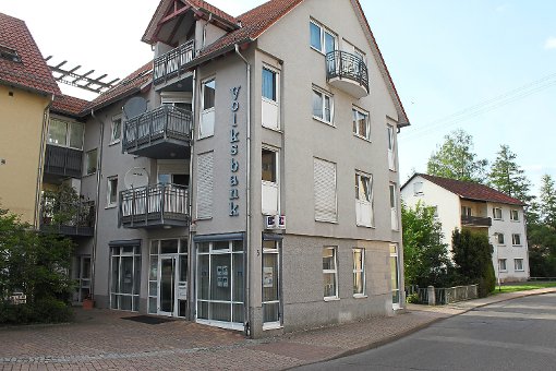 Die Raiffeisenbank Calw zieht vom Kugelwasen in die Johanniterstraße, wo sie die Filiale der Volksbank Herrenberg-Nagold-Rottenburg (Bild) übernimmt.   Fotos: Geisel Foto: Schwarzwälder-Bote