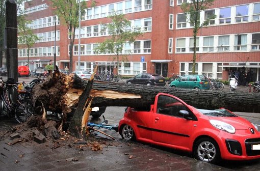 Nach Angaben des meteorologischen Dienstes war es einer der schwersten Sommerstürme der Niederlande überhaupt.  Foto: dpa