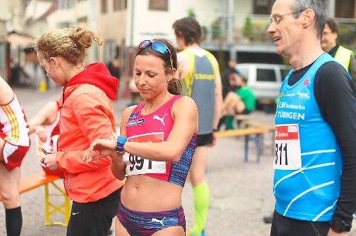 Überraschungsgast beim Calwer Hermann-Hesse-Lauf: Weltklasseläuferin Sabrina Mockenhaupt. Im Ziel war sie nach exakt 34:00 Minuten. Foto: Krehl Foto: Schwarzwälder-Bote