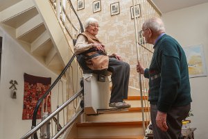 Damit Senioren so lange wie möglich in den eigenen vier Wänden leben können, müssen sie altersgerecht sein. Unterstützen kann dabei modernste Technik.  Foto: © Ingo Bartussek/Fotolia.com Foto: Schwarzwälder-Bote