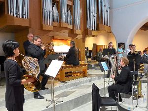 Am 7. Januar, 17 Uhr, wird ein Orgel- und Bläserkonzert mit Kantor Frank Rieger und dem Quintett neoBrass geboten. Das Foto zeigt die Akteure bei einer Veranstaltung in St. Cyriak.  Foto: Kouba Foto: Schwarzwälder-Bote