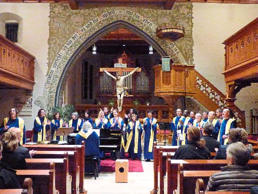 Der Chor Gospeltrain  aus Horb sang in der Haiterbacher Laurentiuskirche.  Foto: Trommer Foto: Schwarzwälder-Bote