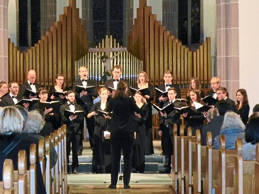 Der Remigius-Kammerchor aus Nagold singt Motetten aus drei Jahrhunderten. Foto: Haubold Foto: Schwarzwälder-Bote