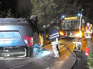 Bei einer Übung simulierte die Feuerwehr den Unfall zwischen einem Omnibus und einem Auto.  Foto: Stocker Foto: Schwarzwälder-Bote