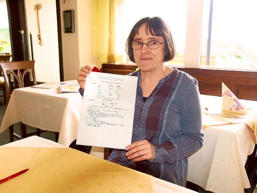 Karin Störzinger lebte und arbeitete 20 Jahre lang in Japan. Dort hat sie auch das Rezept für eine Schwarzwälder Kirschtorte ins Japanische übersetzt. Foto: Schwarzwälder-Bote