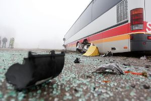 Ein Linienbus ist mit einem Bagger zusammengestoßen. Symbolbild.  Foto: Eich