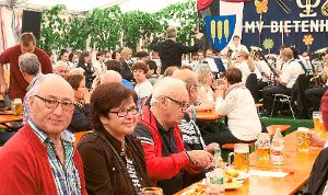 Trotz des  Regenwetters am Wochenende sind die Bietenhausener Musikanten mit dem Verlauf ihres Pfarrgartenfestes zufrieden.  Foto: Beiter Foto: Schwarzwälder-Bote