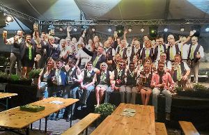Die Stadtkapelle Blumberg hat den ersten Platz beim internationalen Blasmusikwettbewerb  in Konstanz geholt. Nach dem Erfolg gönnen sich die Musiker erst mal eine Erfrischung. Fotos: Freitag Foto: Schwarzwälder-Bote
