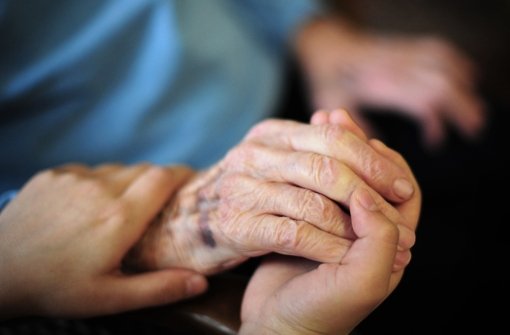 Immer mehr Pflegeheimbewohner sind auf Sozialhilfe angewiesen. Foto: dpa